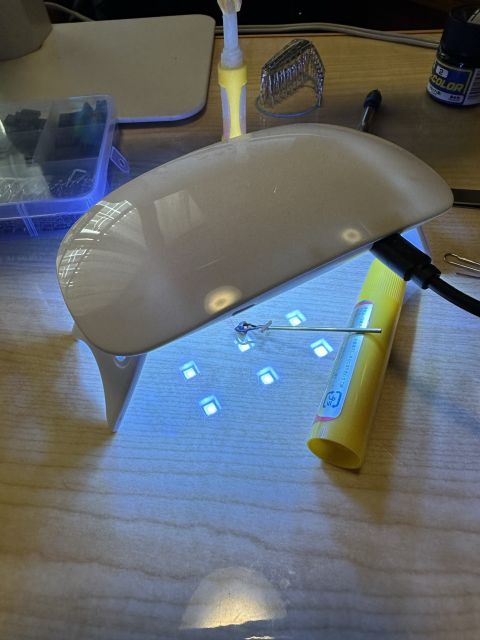 構内灯 LEDをUVレジンで固定し、LEDライトで硬化させる